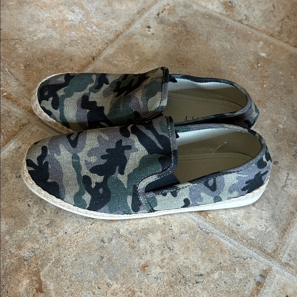 ESPRIT Camouflage Slip-On Shoes